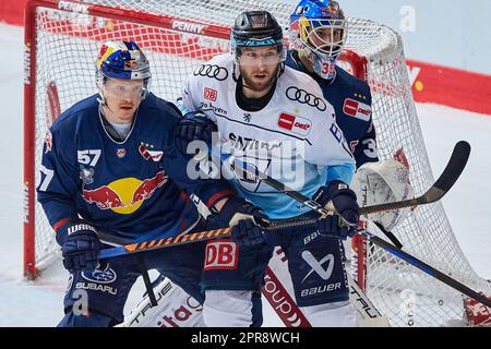 2022/2023 DEL Finale Spiel Nr. 5 | Red Bull München gegen ERC Ingolstadt, Spiel 5 2023-04-23 in München (Olympia-Eisstadion) Jubelszenen OHANSSON Emil (Rot Stockfoto