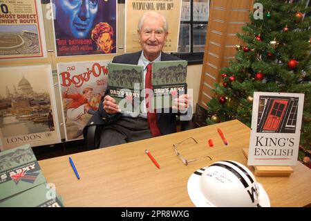 Bill Pertwee Buchveröffentlichung Stockfoto