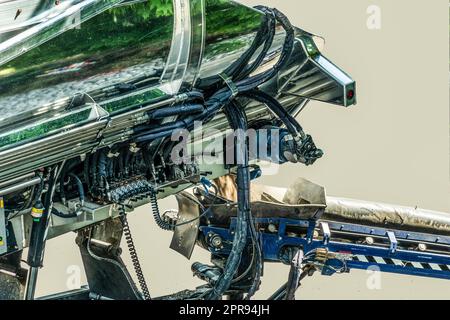Laden eines kleinen Teils des Reparaturmaterials zum Mischen Stockfoto