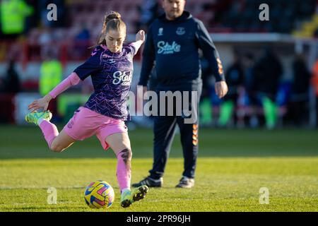 Crawley, Großbritannien. 19. April 2023. Während des Barclays WSL-Spiels zwischen Brighton und Everton im Broadfield Stadium. Stockfoto