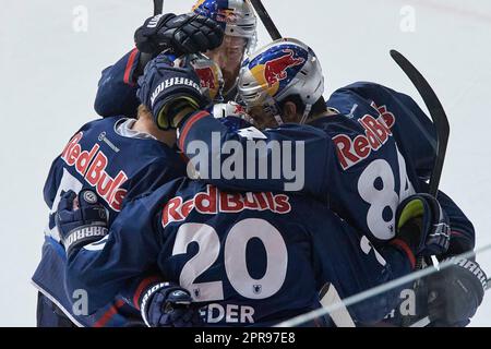 2022/2023 DEL Finale Spiel Nr. 5 | Red Bull München gegen ERC Ingolstadt, Spiel 5 2023-04-23 in München (Olympia-Eisstadion) Jubelszenen JOHANSSON Emil (Re Stockfoto