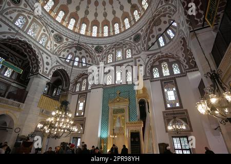 Türkei istanbul 12. januar 2023. Tiefer Blick auf die Camlica Moschee Stockfoto