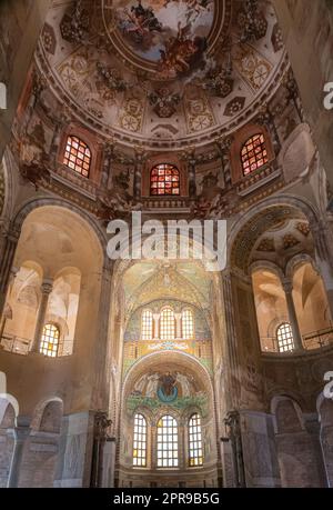 Die Basilika San Vitale ist eine späte antike Kirche in Ravenna, Italien. Die Kirche aus dem 6. Jahrhundert ist ein wichtiges Beispiel für den frühen Christen B. Stockfoto