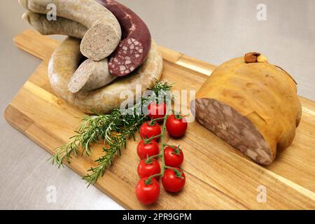 Blutwurst, Leberwurst und Pressesack Stockfoto