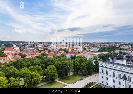 Blick auf die Altstadt von Vilnius vom Gediminas Burgturm Stockfoto