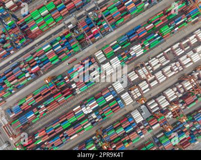Kwai Chung, Hongkong 27. Januar 2022: Draufsicht auf den Hafen des Frachtterminals Hongkong Stockfoto