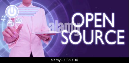 Konzeptionelle Beschriftung Open Source. Ein Wort, das auf Software steht, deren ursprünglicher Quellcode frei verfügbar ist Lady in Anzug hält einen Stift und symbolisiert erfolgreiche Teamarbeit. Stockfoto