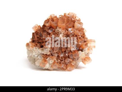 Chakrastein-Aragonit-Karbonat-Kristall, isoliert auf weißem Hintergrund Stockfoto