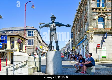 Die Tin Bergmann Statue, Vorderstraße, Redruth, Cornwall, England, Vereinigtes Königreich Stockfoto