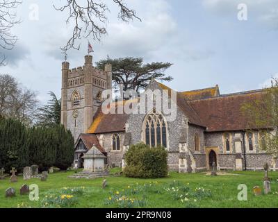 Die St. Mary the Virgin Church aus dem 12. Jahrhundert in Hambleden, Henley-on-Thames, Großbritannien. Stockfoto