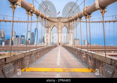 Blick auf die Brooklyn Bridge in New York City Stockfoto