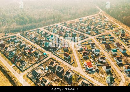 Gomel, Weißrussland. Luftaufnahme aus der Vogelperspektive Blick auf die Skyline der Vorstadt im sonnigen Frühling Stockfoto