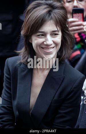 Paris, Frankreich. 10. märz 2016 Charlotte Gainsbourg nimmt an der Enthüllung einer Gedenktafel zum Gedenken an Serge Gainsbourg in Paris Teil. Stockfoto