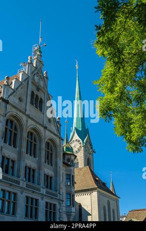 Blick auf die Fraumunster-Kirche in Zürich, Schweiz Stockfoto