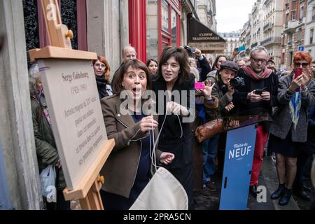 Paris, Frankreich. 10. märz 2016 Delphine Buruti und Charlotte Gainsbourg enthüllen eine Gedenkplakette zum Gedenken an Serge Gainsbourg in Paris, Frankreich. Stockfoto