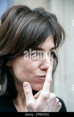 Paris, Frankreich. 10. märz 2016 Charlotte Gainsbourg nimmt an der Enthüllung einer Gedenktafel zum Gedenken an Serge Gainsbourg in Paris Teil. Stockfoto