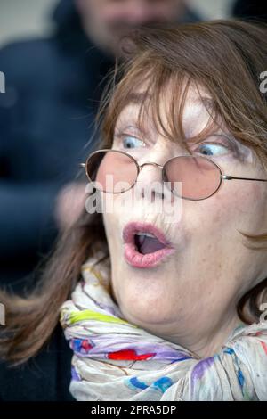 Paris, Frankreich. 10. märz 2016 Jane Birkin nimmt an der Enthüllung einer Gedenktafel zum Gedenken an Serge Gainsbourg in Paris Teil. Stockfoto