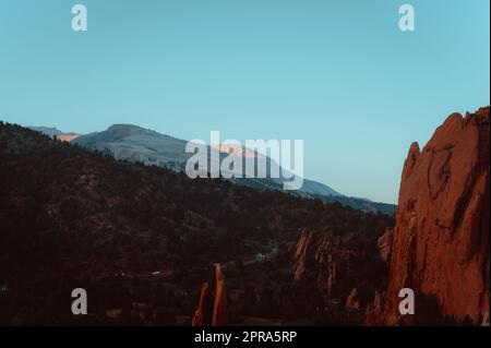 Sonnenuntergang im Garden of the Gods Park. Stockfoto