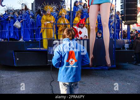 Ein Moment der Eröffnungszeremonie der Feierlichkeiten für die 150 Jahre des Karnevals von Viareggio am 4. Februar 2023 in Viareggio, Italien Stockfoto