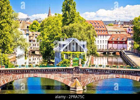 Strasbourg Barrage Vauban malerischer Fluss und Architekturblick Stockfoto