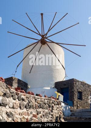 Griechenland, Santorin - Windmühle in der Altstadt von Oia Stockfoto