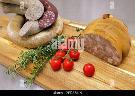 Blutwurst, Leberwurst und Pressesack Stockfoto