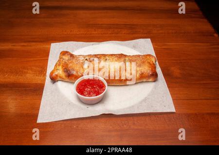 Köstliches Italienisches Stromboli Stockfoto