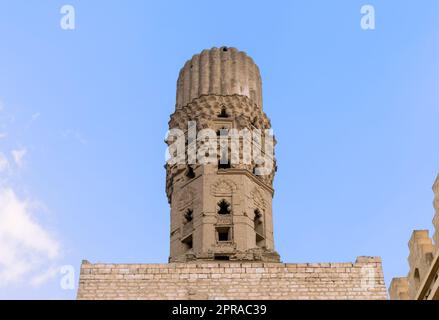 Minarett des öffentlichen historischen Al Hakim Moschee - die aufgeklärte Moschee, Moez Street, Kairo, Ägypten Stockfoto