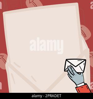 Professional Holding Letter Und Umschlag Mit Memorandum. Geschäftsmann Mit Postkarte In Den Händen, Der Wichtige Und Wichtige Geschäftsinformationen Erhält. Stockfoto