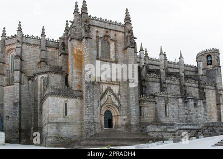 Fassade der katholischen Kathedrale von Guarda, Portugal. Europa Stockfoto