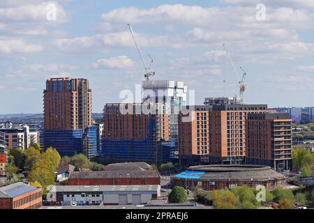 Bei den Junction & Latitude-Bauprojekten handelt es sich um Wohnungen, die derzeit im Stadtzentrum von Leeds auf dem ehemaligen Standort der Monk Bridge gebaut werden. Stockfoto