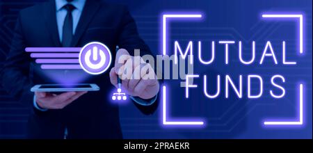 Konzeptionelle Darstellung von Investmentfonds. Konzeptfoto ein von Aktionären finanziertes Investitionsprogramm Individuelle Aktien Mann mit Stift und Tablet zeigt Digital-Signage-Systeme für Geschäftsideen. Stockfoto