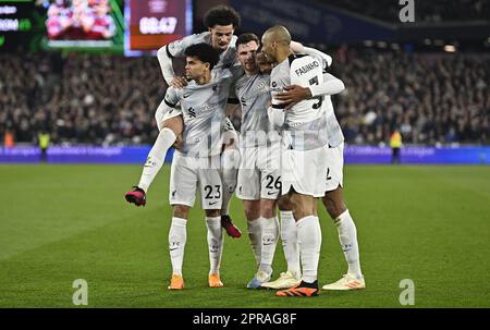 London, Großbritannien. 26. April 2023. ZIEL. Die Liverpool-Spieler feiern das zweite Tor, das Joël Matip (Liverpool, 32) während des Spiels West Ham gegen Liverpool Premier League im Londoner Stadion, Stratford, erzielte. Kredit: MARTIN DALTON/Alamy Live News Stockfoto