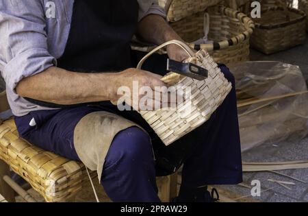 Weidenkörbe machen Stockfoto