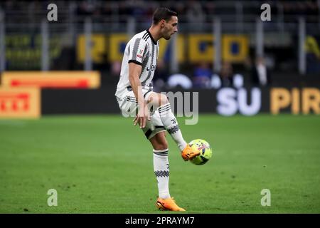 Mailand, Italien, 26. April 2023. Mattia De Sciglio (2 Juventus) in Aktion beim Halbfinale der zweiten Etappe in Coppa Italia zwischen dem FC Internazionale und dem FC Juventus am 26. April 2023 im Stadion San Siro in Mailand, Italien. Kredit: Stefano Nicoli/Speed Media/Alamy Live News Stockfoto