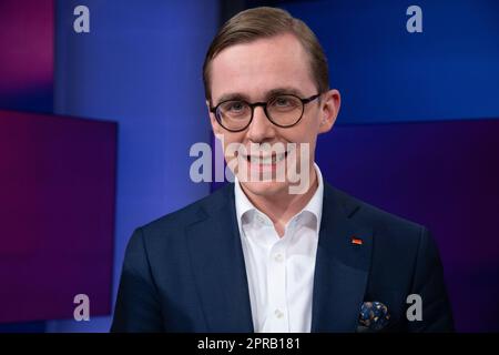 Köln, Deutschland. 26. April 2023. Philipp AMTHOR, Politiker, CDU, Porträt, Porträt, Zugeschnittenes Einzelbild, Einzelmotiv, „Maischberger“, Talkshow, WDR/ARD, 26. April 2023. Kredit: dpa/Alamy Live News Stockfoto