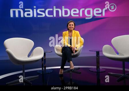 Köln, Deutschland. 26. April 2023. Sandra MAISCHBERGER, Moderatorin, Porträt, Porträt, Einzelbild zugeschnitten, Single Motif, „Maischberger“, Talkshow, WDR/ARD, April 26., 2023. Kredit: dpa/Alamy Live News Stockfoto