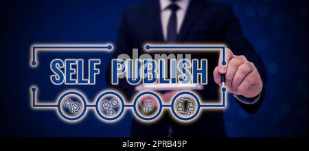 Inspiration mit Zeichen für Selbstveröffentlichung. Ein Wort, das eigenständig und auf eigene Kosten über Verlagsarbeiten geschrieben wurde Indie Autor Geschäftsmann im Anzug hält einen Notizblock, der für erfolgreiche Teamarbeit steht. Stockfoto