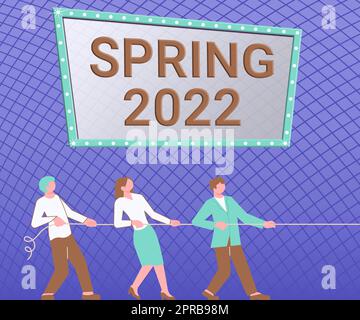 Konzeptionelle Überschrift Frühjahr 2022. Internetkonzept Jahreszeit, in der die Blumen nach der Wintersaison steigen drei Kollegen, die Rope zusammenziehen und die Erfolgspläne von Teamwork präsentieren. Stockfoto