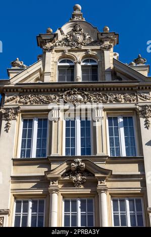 Die Fassade des restaurierten Patrizierhauses von Gdańsk in Long Lane Stockfoto