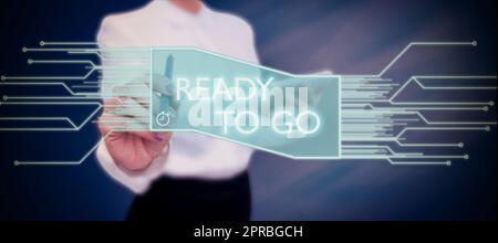 Konzeptionelle Beschriftung „Ready to Go“. Geschäftskonzept Fragen, ob jemand vorbereitet ist oder seine Sachen eingepackt hat Geschäftsmann in Anzug hält Notizblock, der für erfolgreiche Teamarbeit steht. Stockfoto