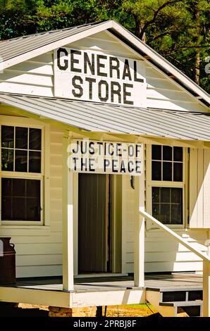 Im Baldwin County Bicentennial Park, 22. April 2023, in Stockton, Alabama, wird ein altmodischer Gemischtwarenladen abgebildet. Stockfoto