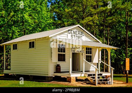 Im Baldwin County Bicentennial Park, 22. April 2023, in Stockton, Alabama, wird ein altmodischer Gemischtwarenladen abgebildet. Stockfoto