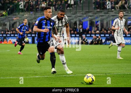 Mailand, Italien. 26. April 2023. Lautaro Martinez (FC Inter) während des italienischen Pokals, Coppa Italia, Halbfinale, Fußballspiel mit 2. Beinen zwischen dem FC Internazionale und dem FC Juventus am 26. April 2023 im Stadion Giuseppe Meazza in Mailand, Italien - Photo Morgese-Rossini/DPPI Credit: DPPI Media/Alamy Live News Stockfoto