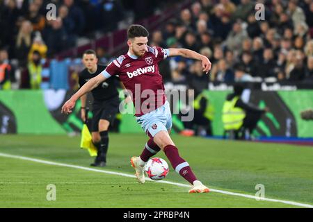 Declan Rice von West Ham in Aktion während des Premier League-Spiels zwischen West Ham United und Liverpool im London Stadium, Stratford, am Mittwoch, den 26. April 2023. (Foto: Ivan Yordanov | MI News) Guthaben: MI News & Sport /Alamy Live News Stockfoto