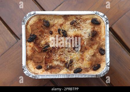 Eine Nahaufnahme von Klapertart, ein typisches Essen aus Manado, Indonesien. Aus jungen Kokosnussfleisch, Zucker, Mehl, Mandeln, Milch, Butter, Eier, Zinn Stockfoto