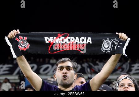 Sao Paulo, Brasilien. 26. April 2023. SP - SAO PAULO - 04/26/2023 - COPA DO BRASIL 2023, CORINTHIANS X REMO - Corinthians Fans während eines Spiels gegen Remo im Arena Corinthians Stadion für die Copa do Brasil Meisterschaft 2023. Foto: Marcello Zambrana/AGIF/Sipa USA Kredit: SIPA USA/Alamy Live News Stockfoto