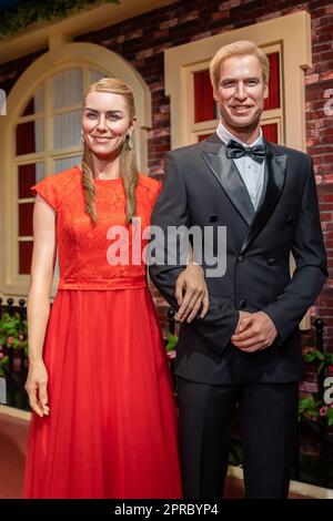 Shah Alam, Malaysia - April 17,2023 : Prinz William und Kate Middletons Wachsfiguren auf dem Red Carpet 2 in I-City Shah Alam. Stockfoto