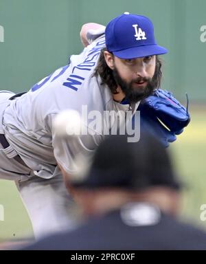 Pittsburgh, Usa. 26. April 2023. Los Angeles Dodgers Pitcher Tony Gonsolin (26) beginnt gegen die Pittsburgh Pirates im PNC Park am Mittwoch, den 26. April 2023 in Pittsburgh. Foto: Archie Carpenter/UPI Credit: UPI/Alamy Live News Stockfoto