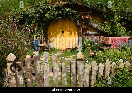 Hobbiton-Filmset und Hobbiton-Häuser in Neuseeland Stockfoto